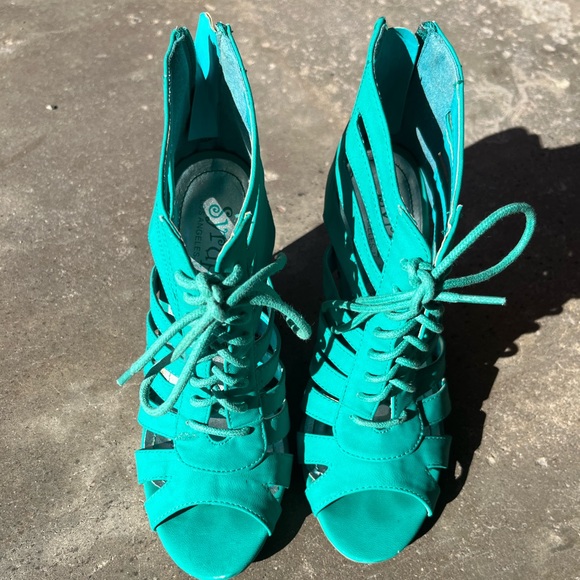 Wedge heels in Size 5 - Teal color - Picture 2 of 4